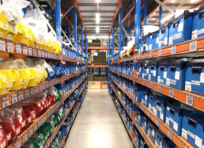 Rayonnage métallique et racks porteurs pour l'optimisation du stockage en logistique à Lyon.