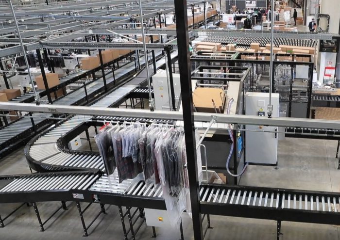 Lignes de colisage pour transitique colis, à destination de centre logistique pour réception, production, stockage, préparation de commande, et expédition