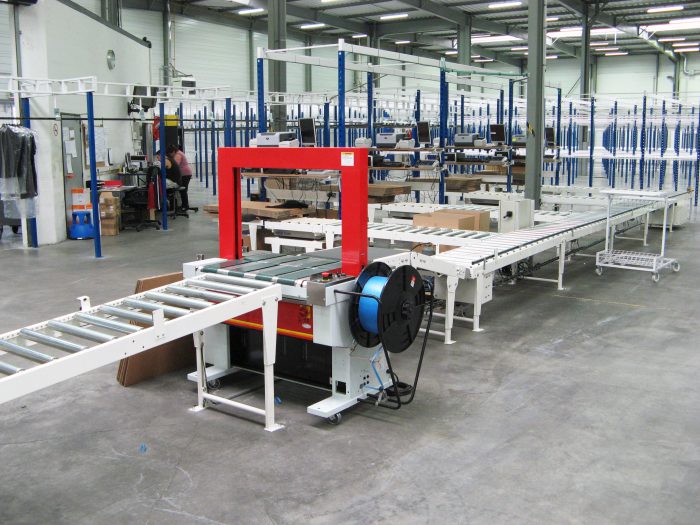 Machine pour ligne de colisage et transitique colis, production et préparation de commande pour centre logistique