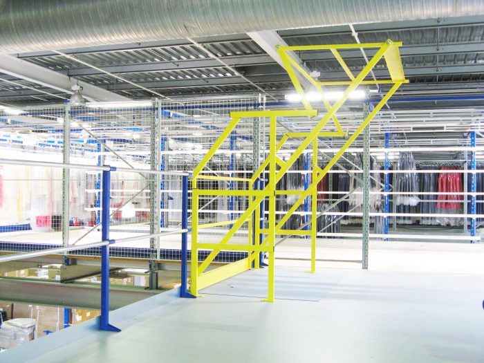 Image d'escalier pour les mezzanines industrielles.