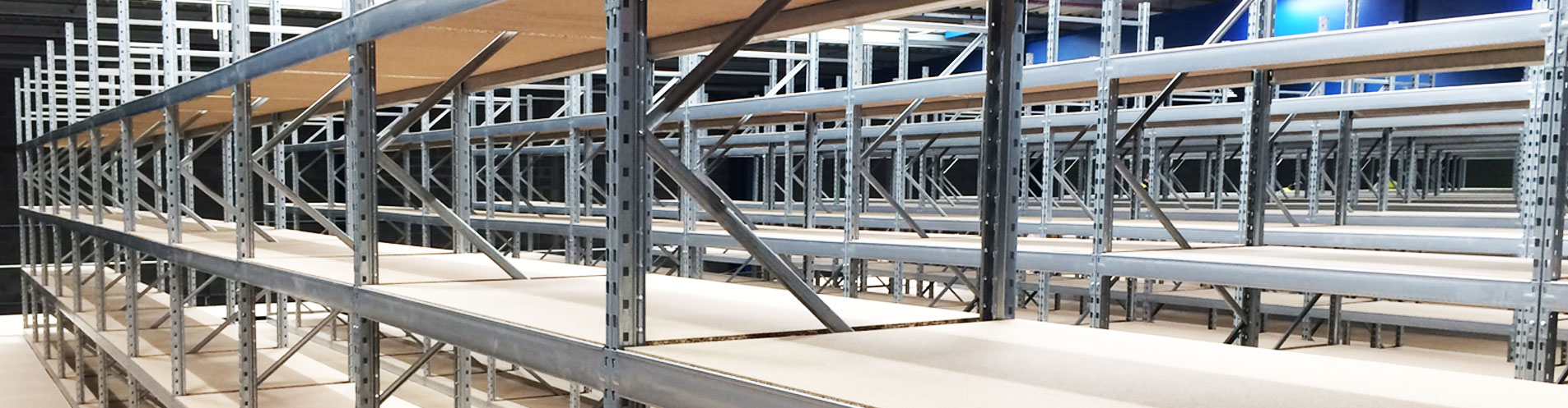 Photo de rayon métallique pour votre rayonnage léger mi-lourd ou lourd.