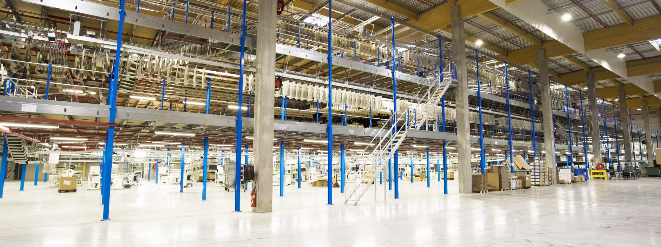 Image de mezzanine industrielle pour stockage.
