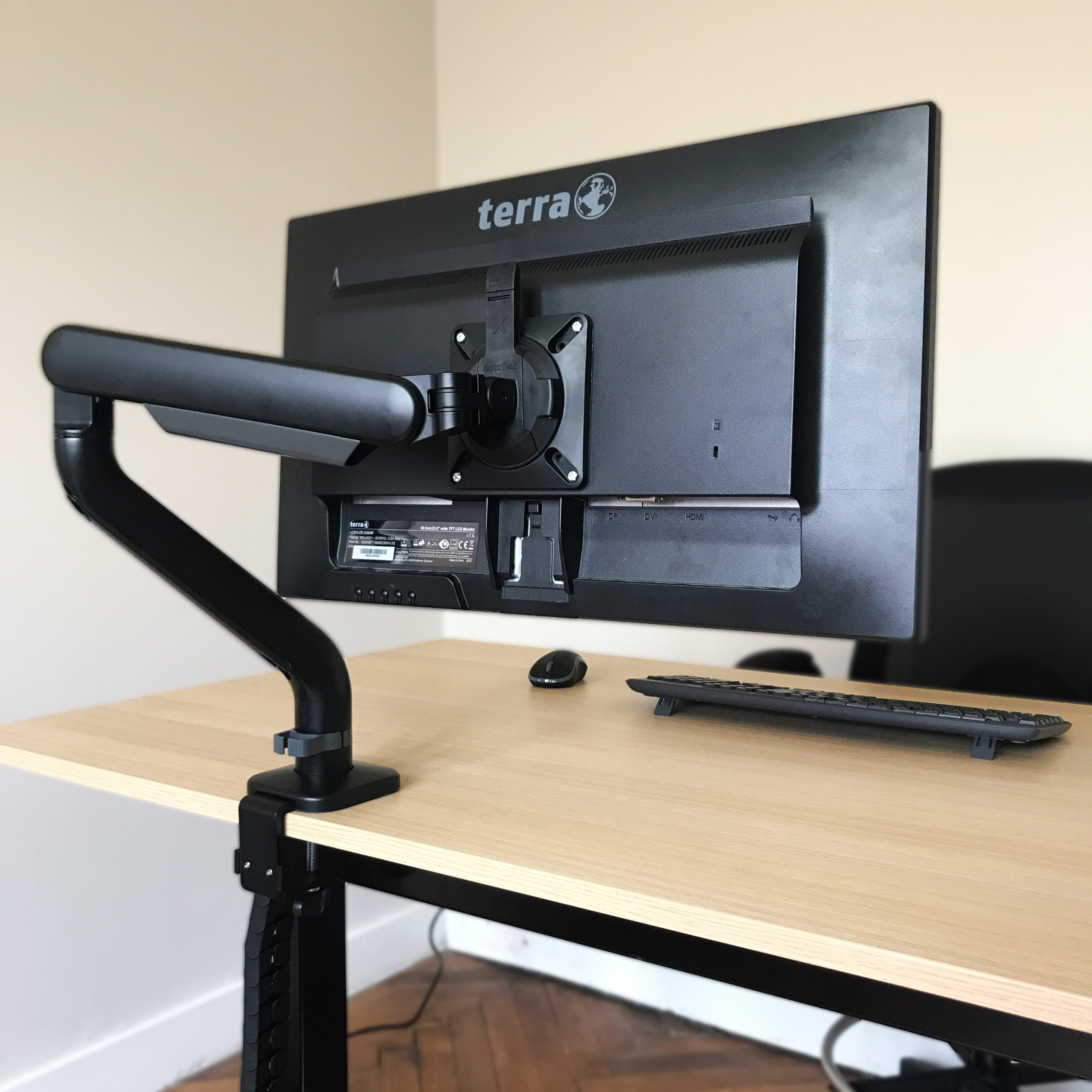 BRAS POUR ECRAN 3 1 scaled - CMC-France - Fournisseur de solutions logistiques et ergonomiques pour professionnels de l'industrie