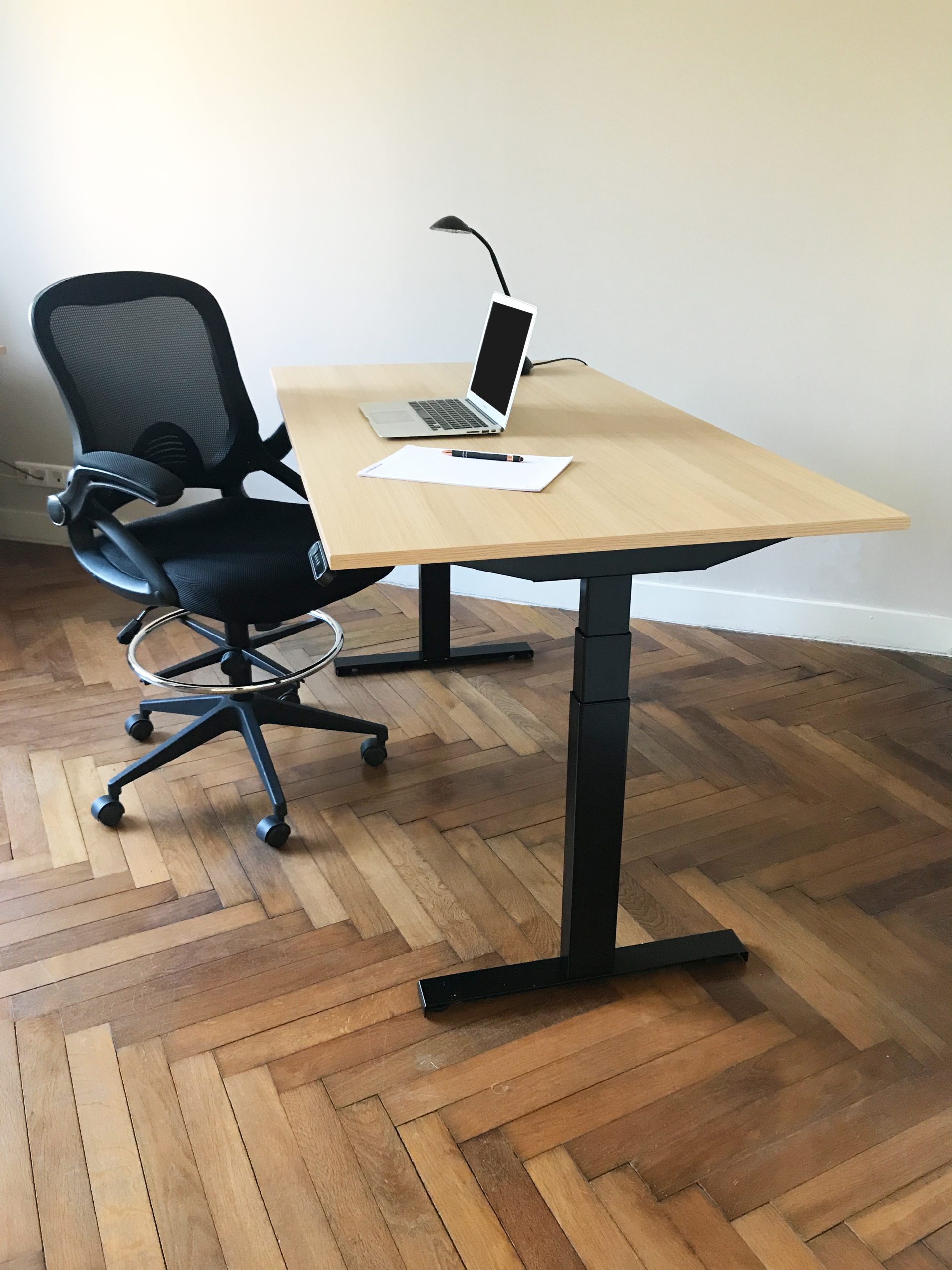 BUREAU LARGE AMBIANCE 1 scaled - CMC-France - Fournisseur de solutions logistiques et ergonomiques pour professionnels de l'industrie